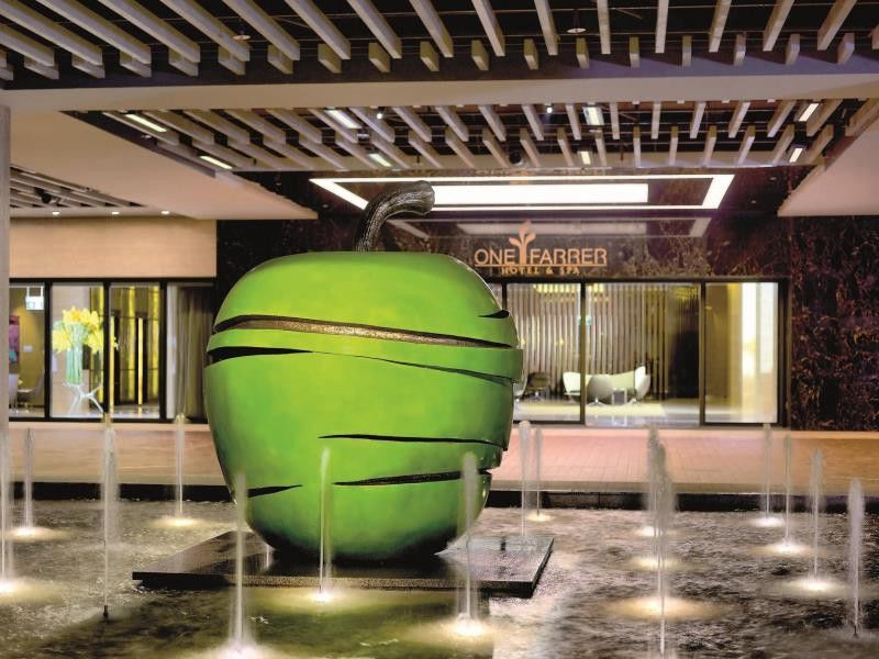 One Farrer Hotel سنغافورة المظهر الخارجي الصورة The Apple Fountain