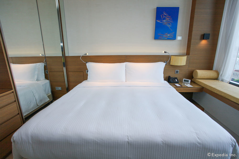 One Farrer Hotel سنغافورة المظهر الخارجي الصورة A bed